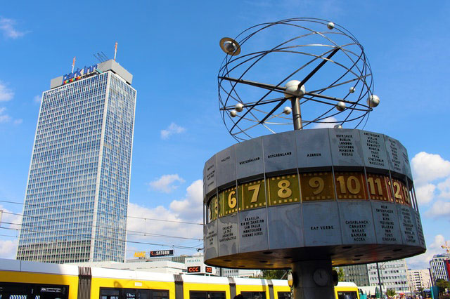 Weltzeituhr Alexanderplatz Berlin